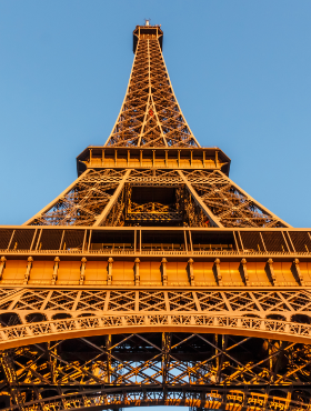 the-eiffel-tower-location-on-the-champ-de-mars-in-XG7REZV.png